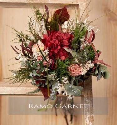 Ramo de flores preservadas Garnet